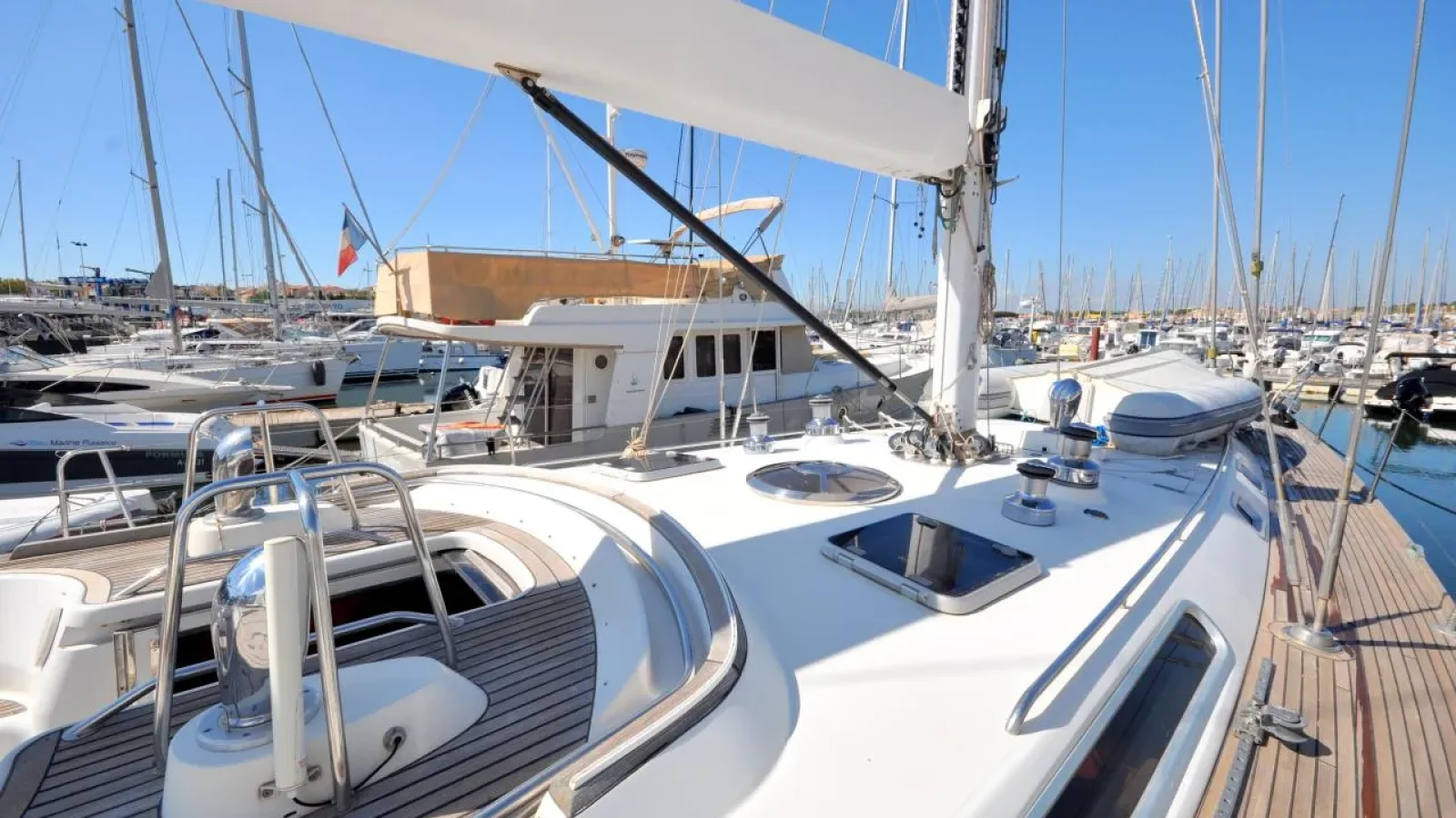 CNB64-LCRiviera_Conciergerie_de_Luxe-Yacht-Achat (5)
