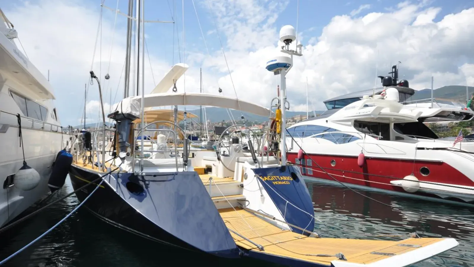 CNB70-LCRiviera_Conciergerie_de_Luxe-Yacht-Achat (2)