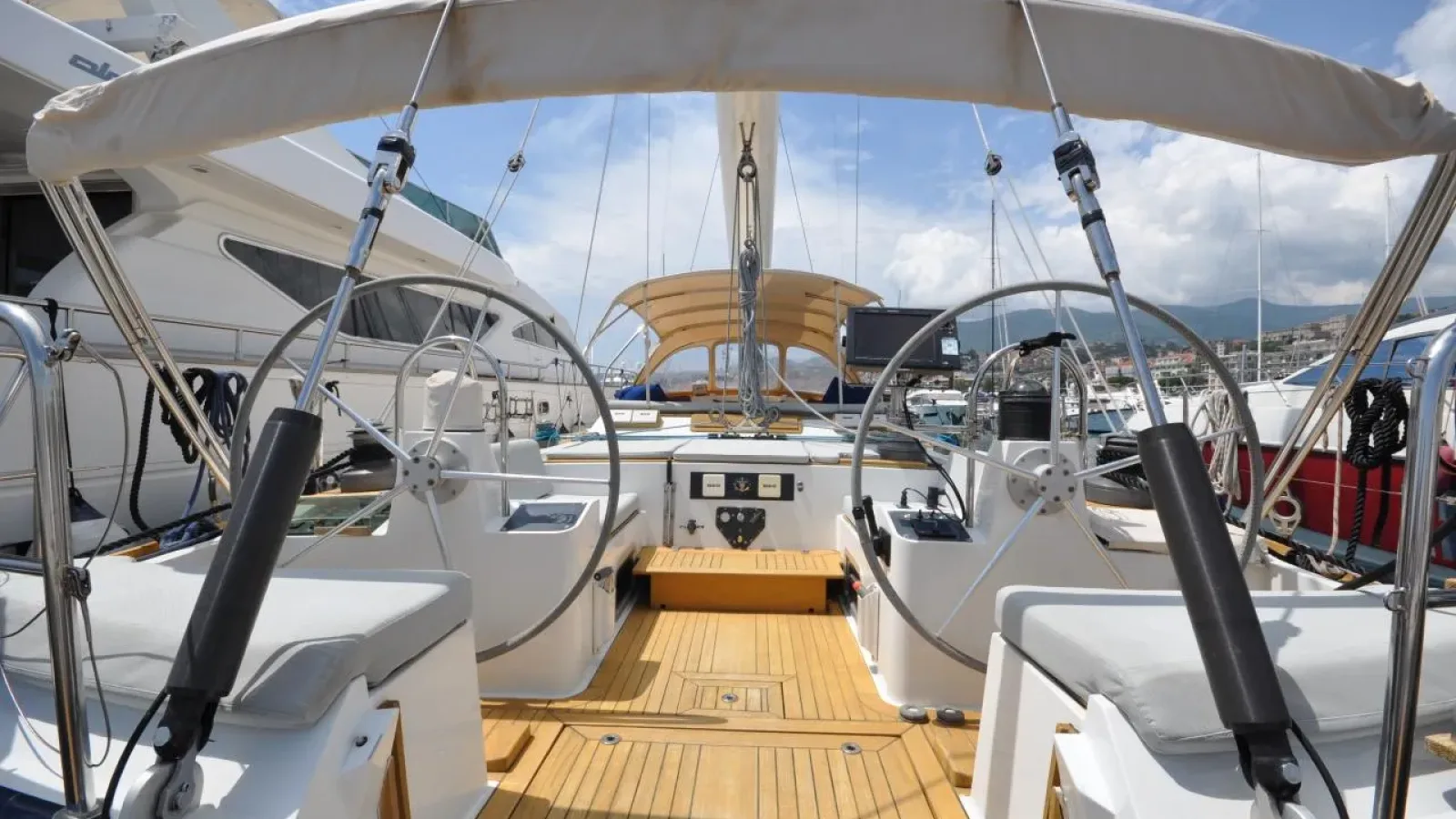CNB70-LCRiviera_Conciergerie_de_Luxe-Yacht-Achat (3)