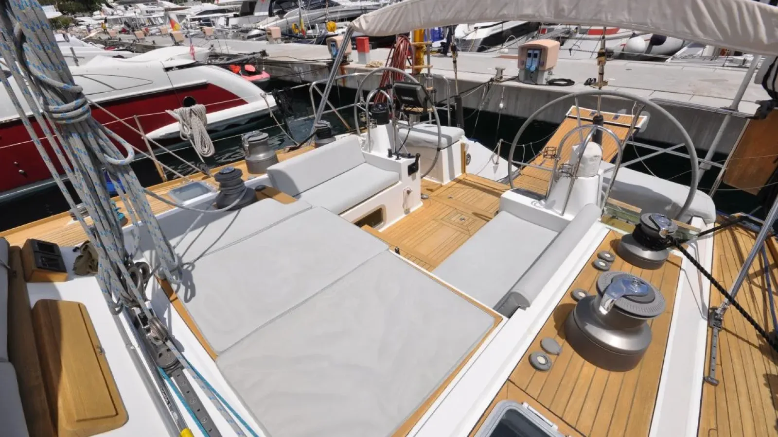 CNB70-LCRiviera_Conciergerie_de_Luxe-Yacht-Achat (5)