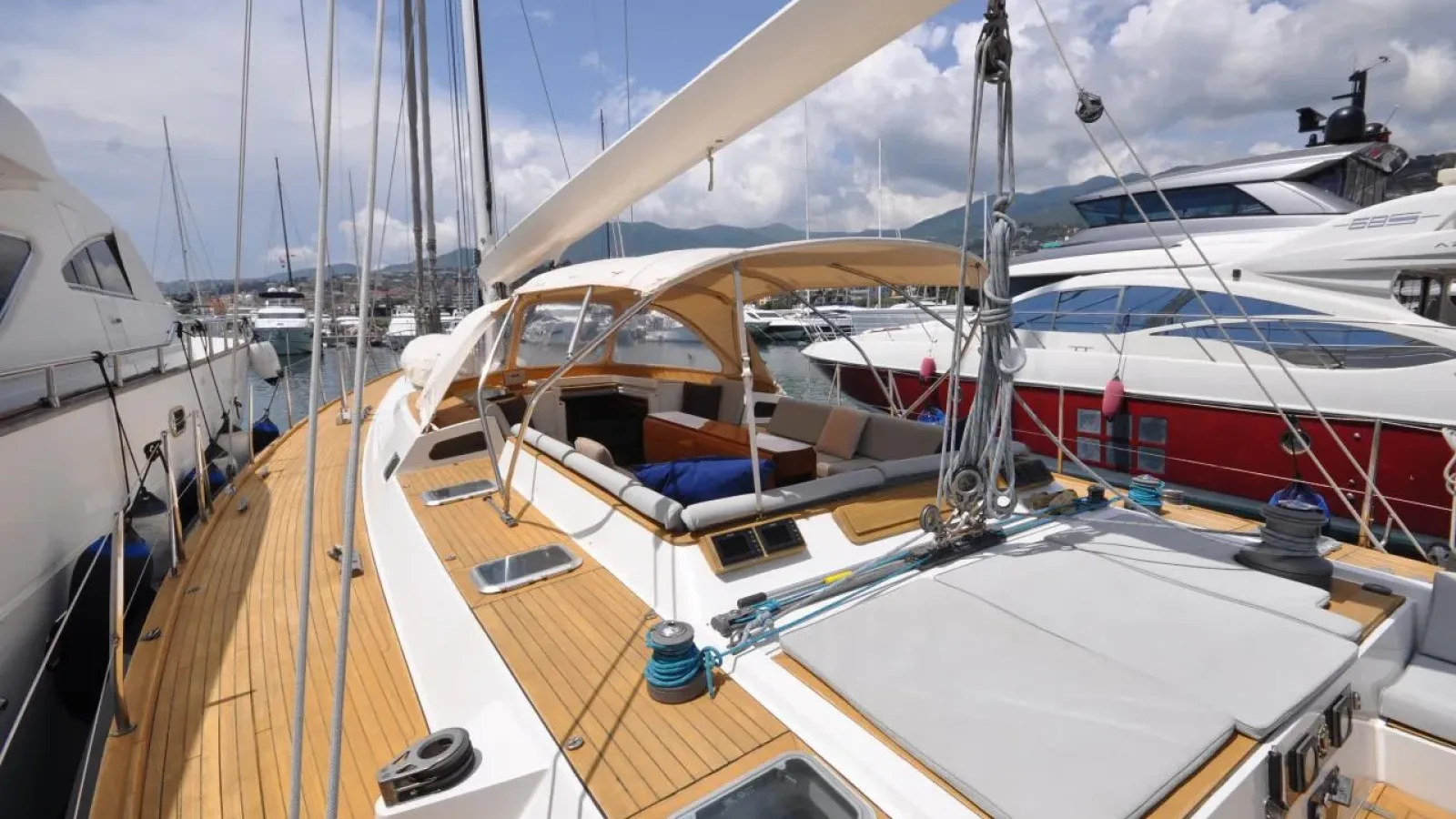CNB70-LCRiviera_Conciergerie_de_Luxe-Yacht-Achat (6)
