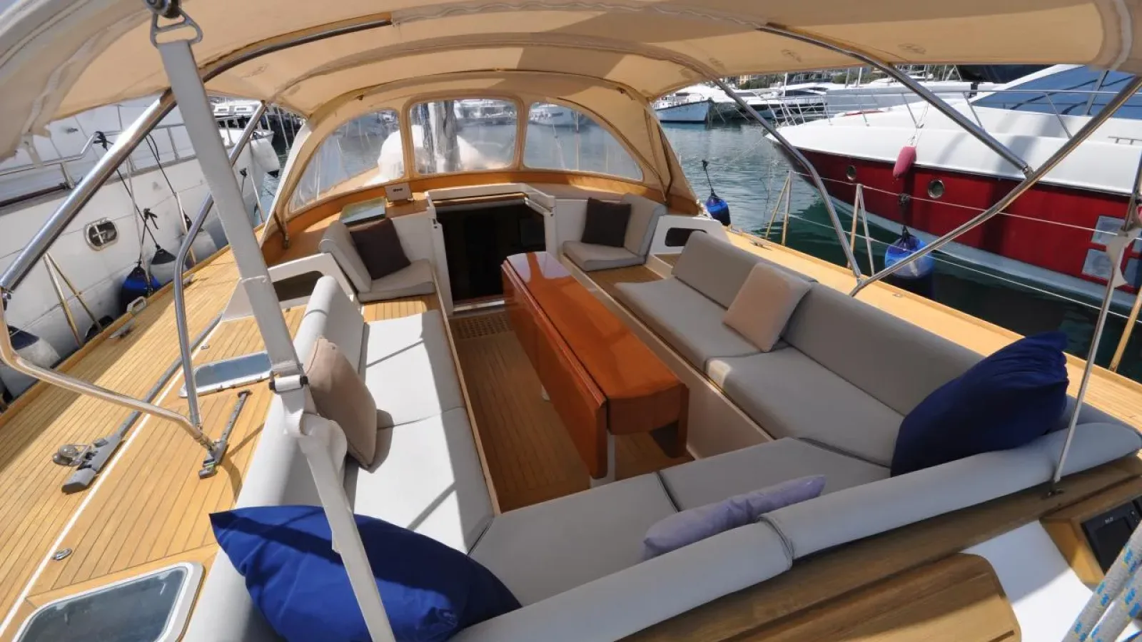 CNB70-LCRiviera_Conciergerie_de_Luxe-Yacht-Achat (7)