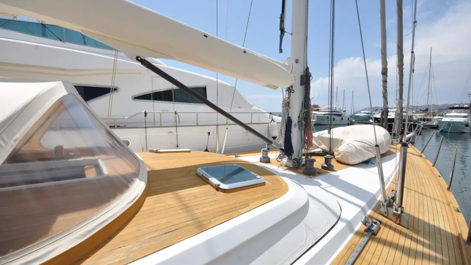 CNB70-LCRiviera_Conciergerie_de_Luxe-Yacht-Achat (9)