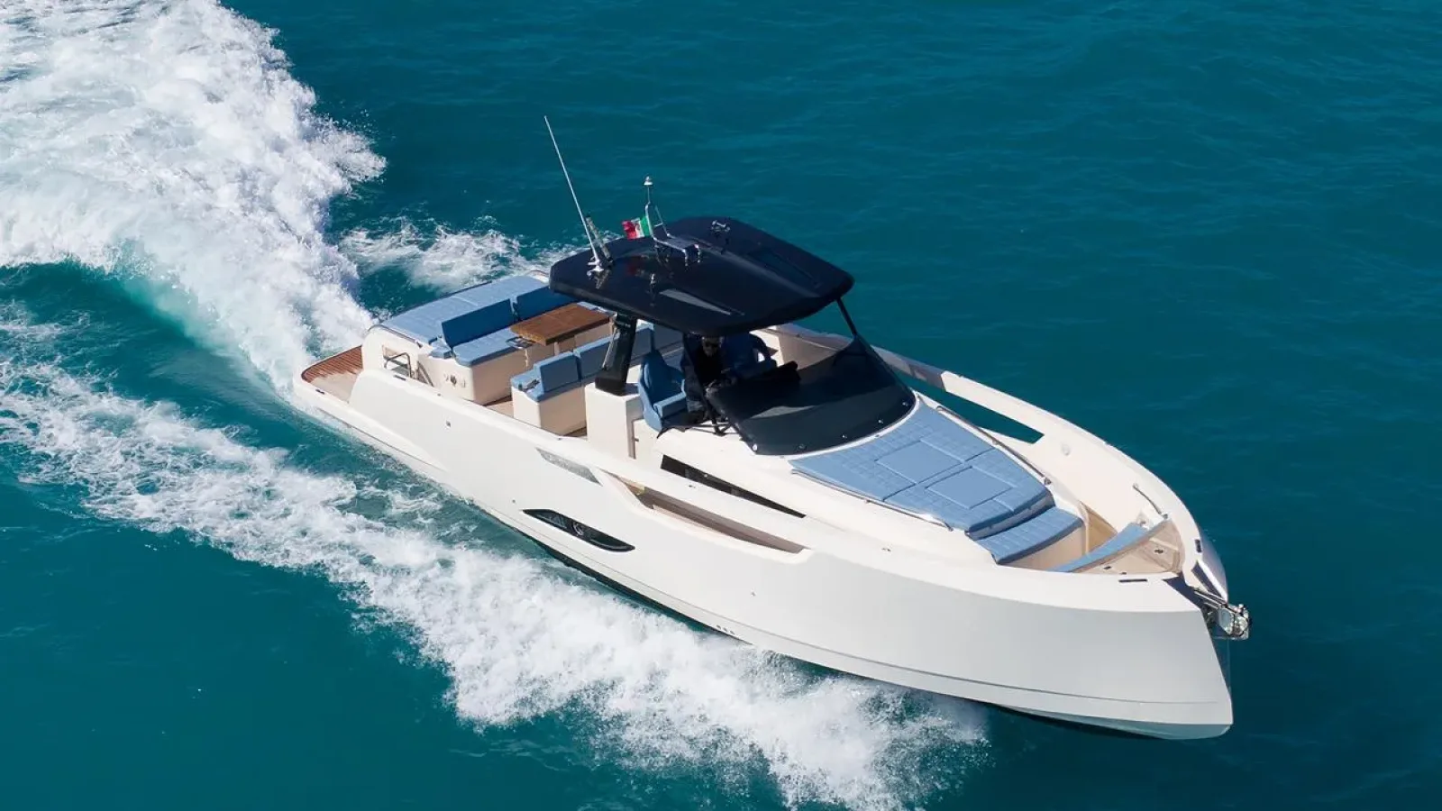 Cayman400WA-LCRiviera_Conciergerie_de_Luxe-Yacht-Location (1)