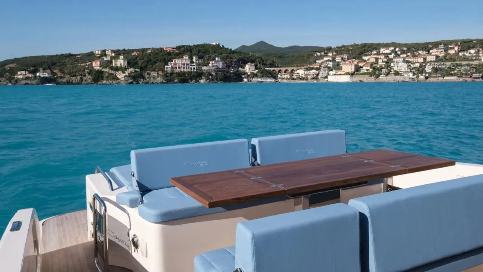 Cayman400WA-LCRiviera_Conciergerie_de_Luxe-Yacht-Location (1)