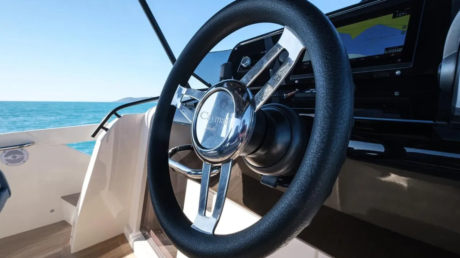 Cayman400WA-LCRiviera_Conciergerie_de_Luxe-Yacht-Location (16)