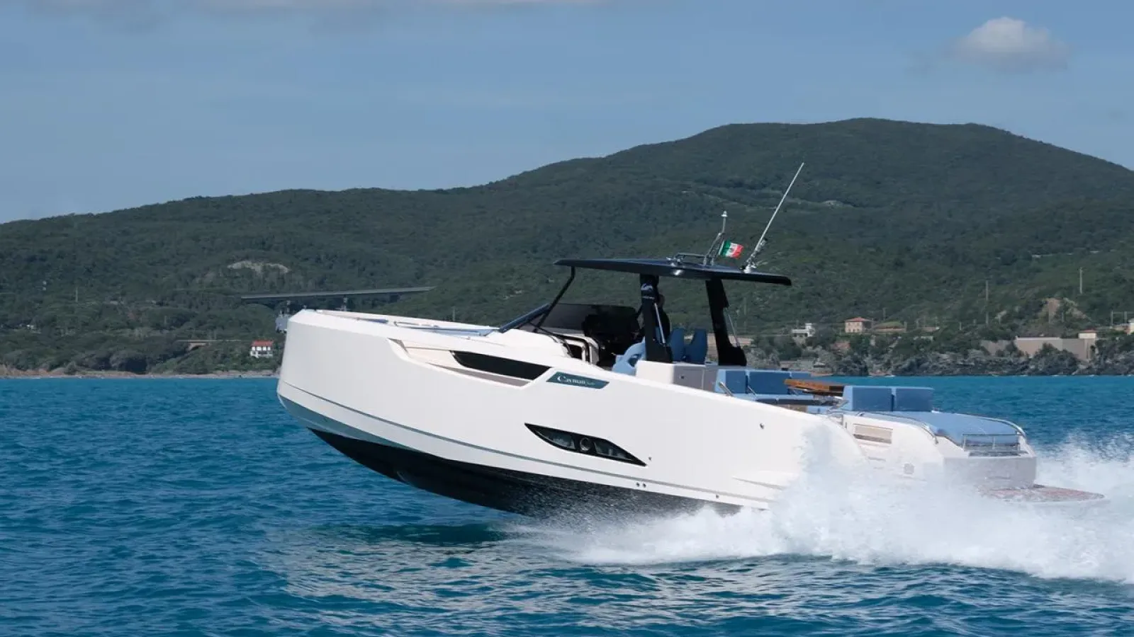 Cayman400WA-LCRiviera_Conciergerie_de_Luxe-Yacht-Location (2)