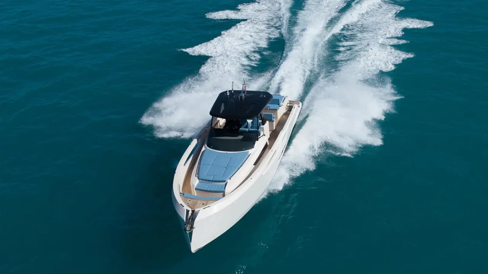 Cayman400WA-LCRiviera_Conciergerie_de_Luxe-Yacht-Location (3)