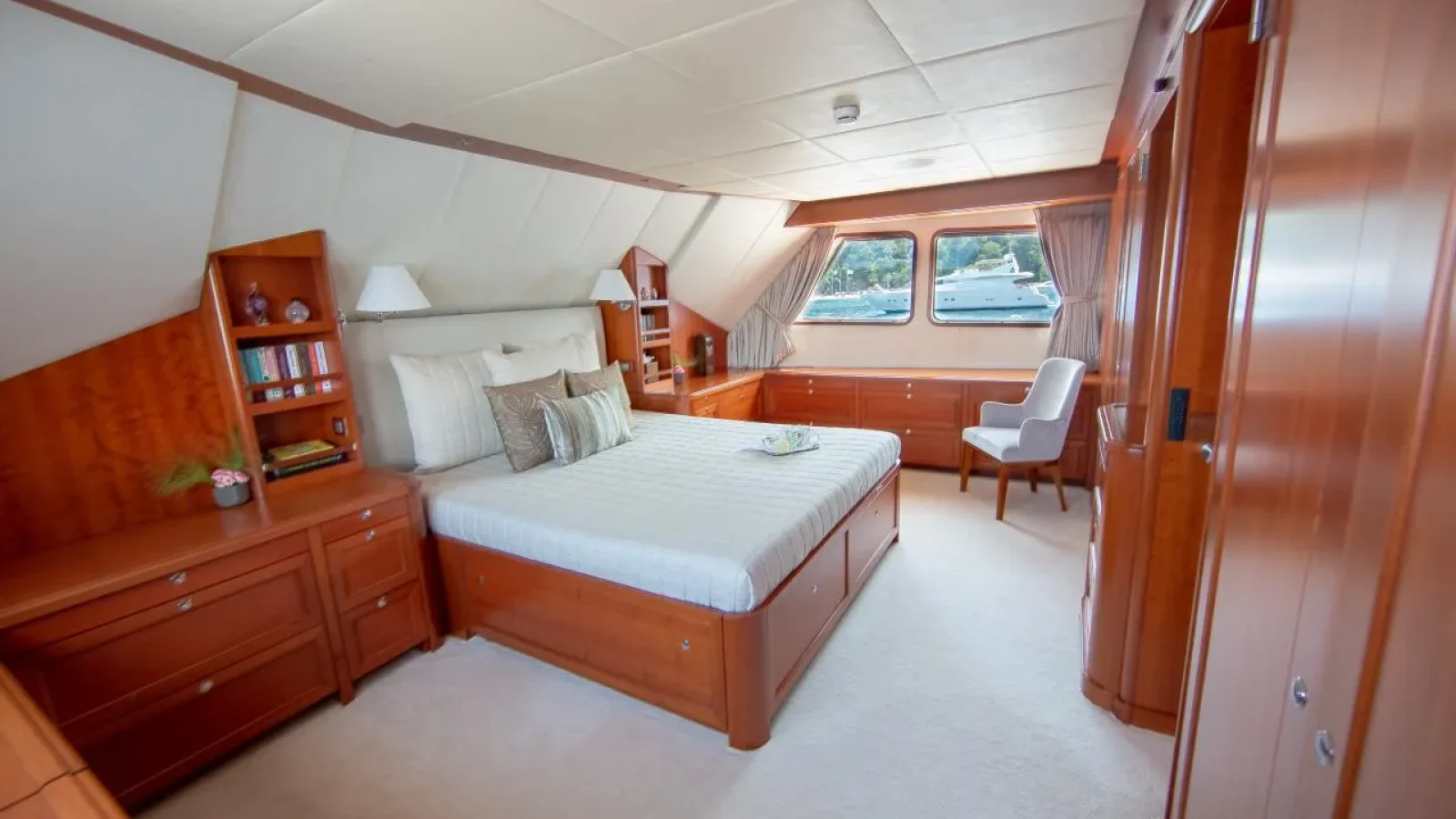 Cornelia-LCRiviera_Conciergerie_de_Luxe-Yacht-Location (13)