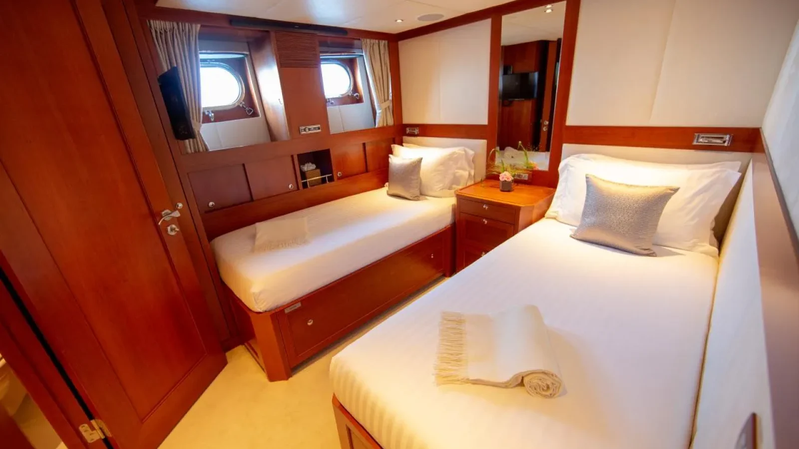 Cornelia-LCRiviera_Conciergerie_de_Luxe-Yacht-Location (14)