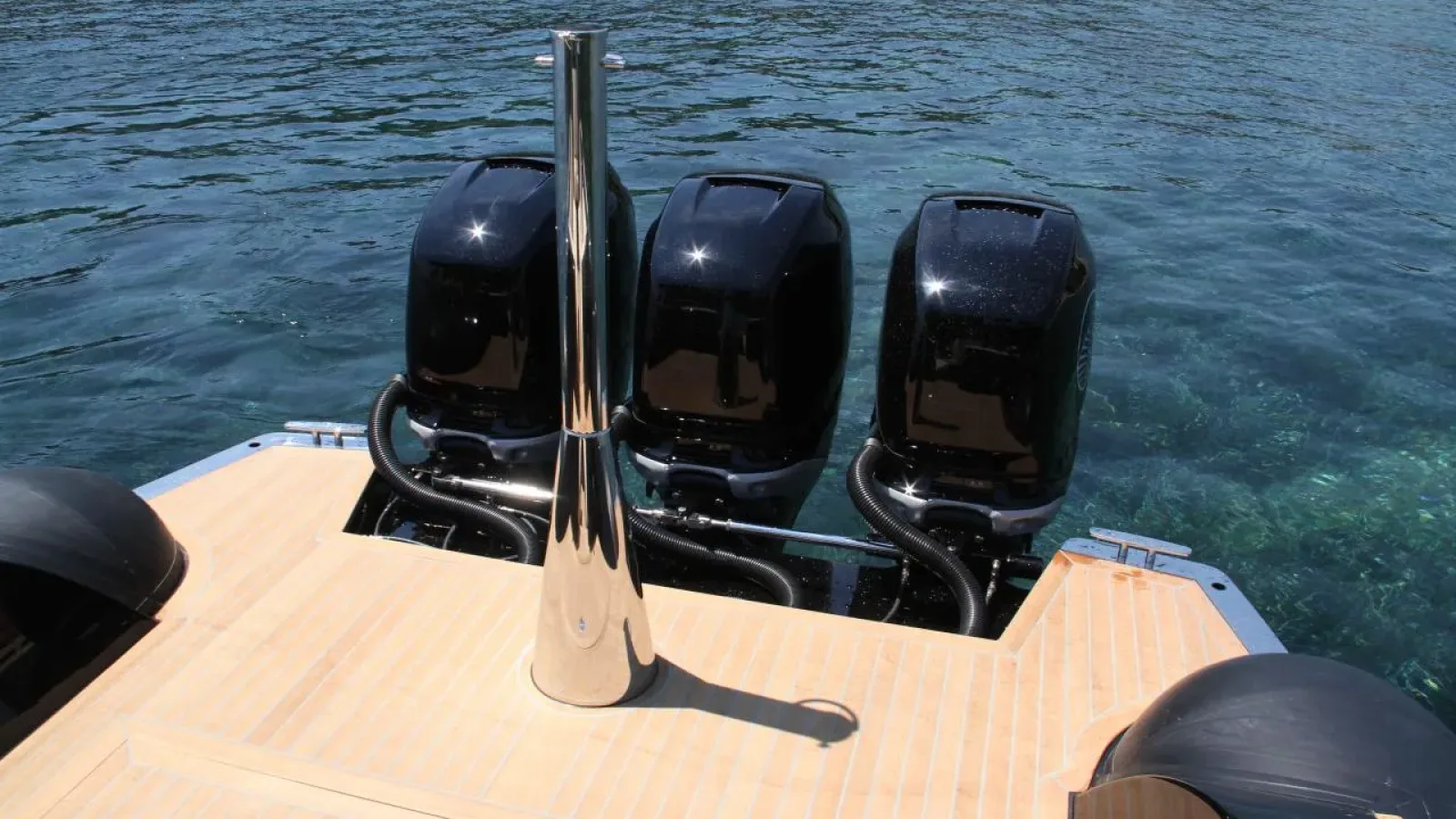 DTS-LCRiviera_Conciergerie_de_Luxe-Yacht-Achat (10)