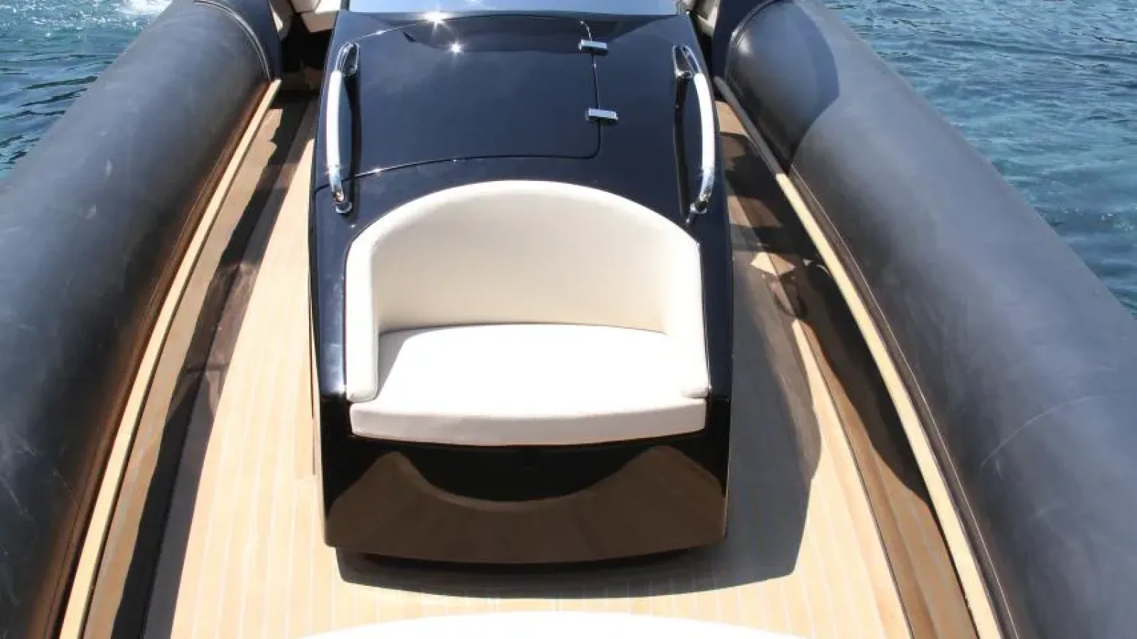 DTS-LCRiviera_Conciergerie_de_Luxe-Yacht-Achat (8)