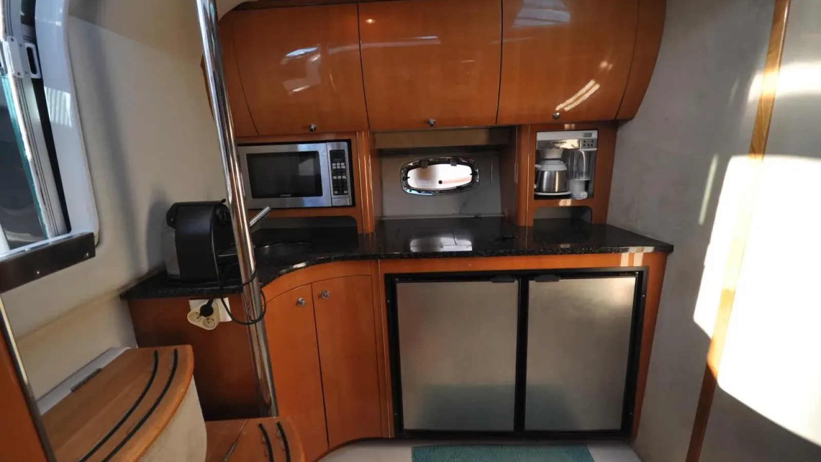 Doral42-LCRiviera_Conciergerie_de_Luxe-Yacht-Achat (10)