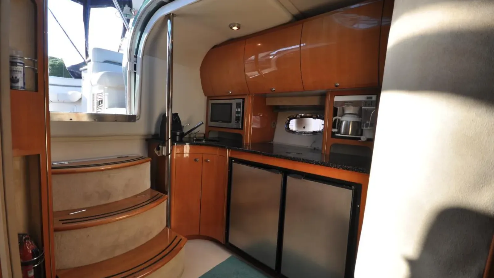 Doral42-LCRiviera_Conciergerie_de_Luxe-Yacht-Achat (11)