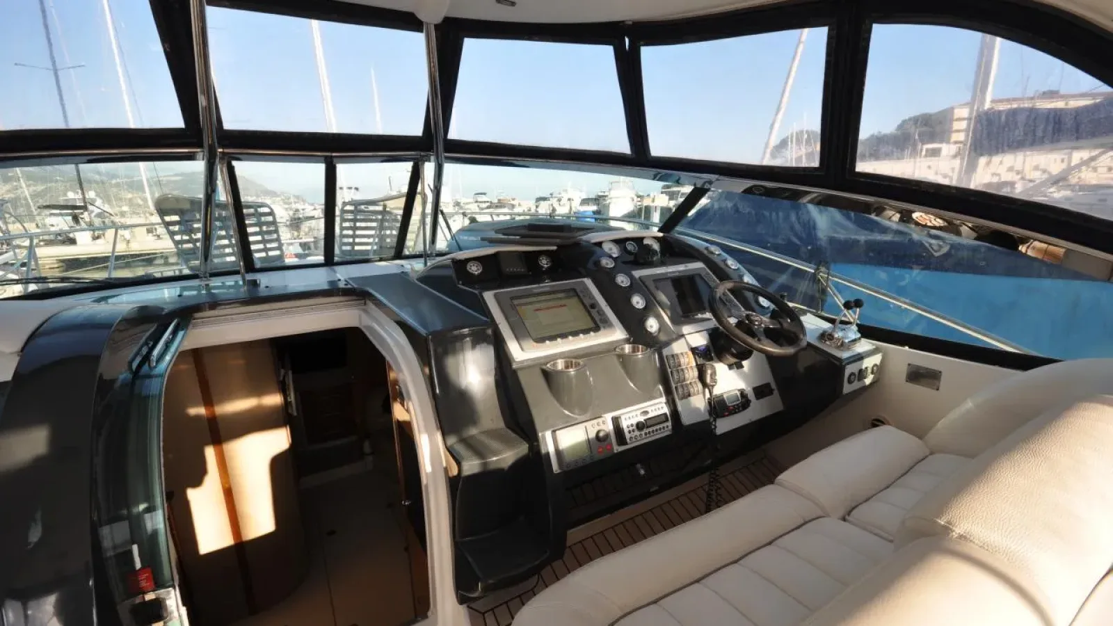 Doral42-LCRiviera_Conciergerie_de_Luxe-Yacht-Achat (6)