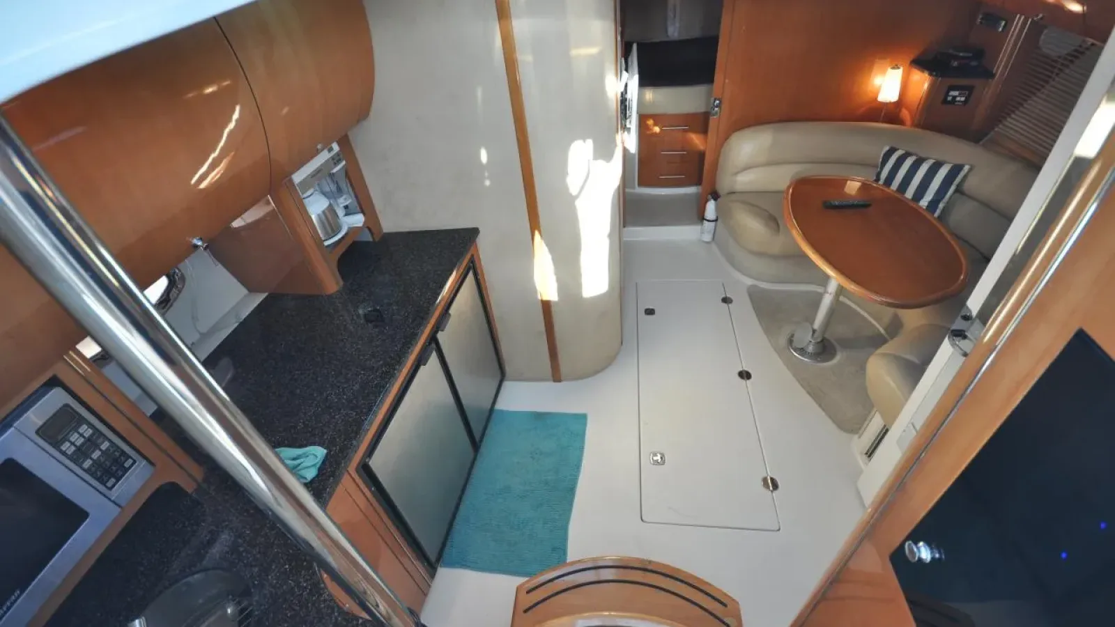 Doral42-LCRiviera_Conciergerie_de_Luxe-Yacht-Achat (9)