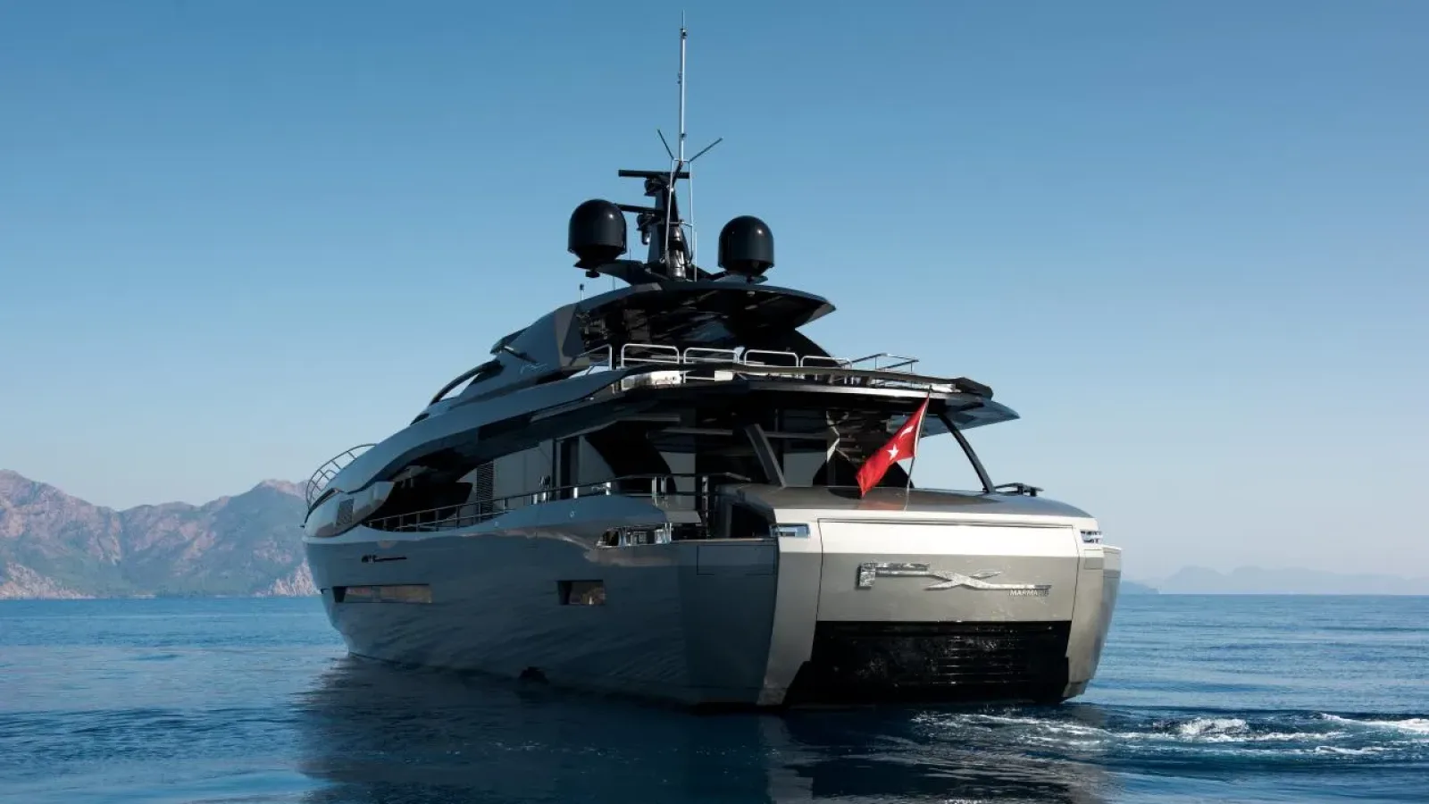 FX38-LCRiviera_Conciergerie_de_Luxe-Yacht-Location (2)