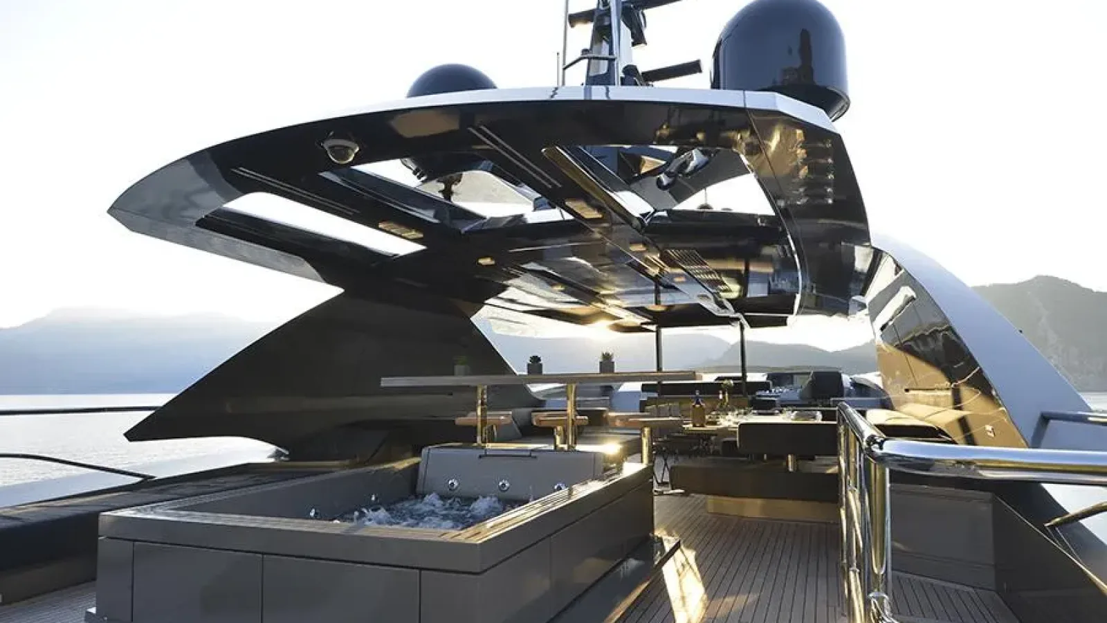 FX38-LCRiviera_Conciergerie_de_Luxe-Yacht-Location (5)