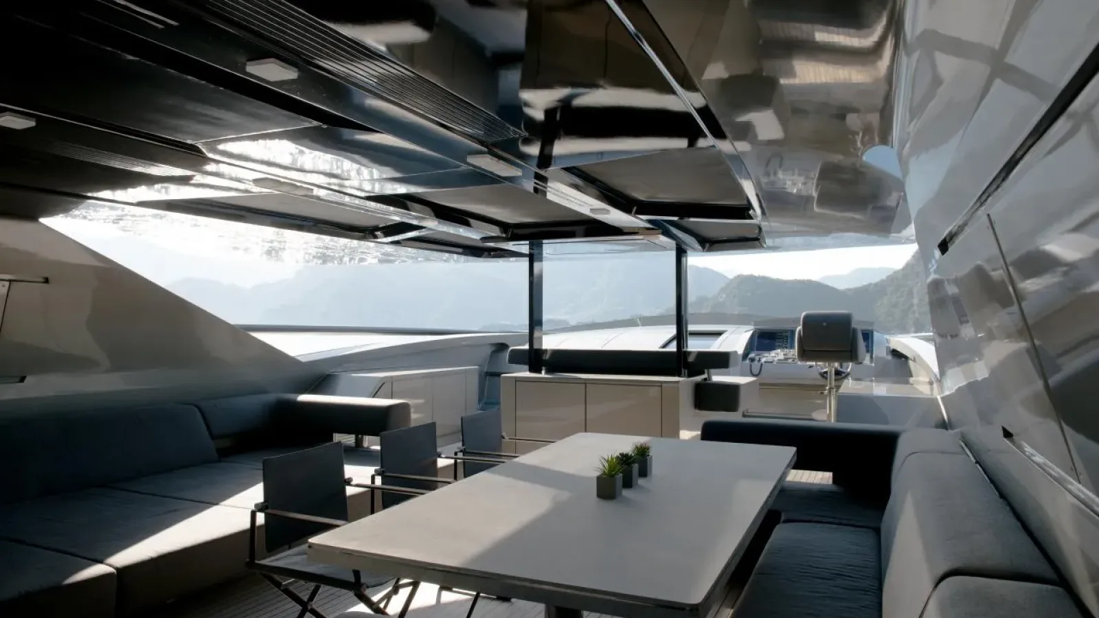 FX38-LCRiviera_Conciergerie_de_Luxe-Yacht-Location (6)
