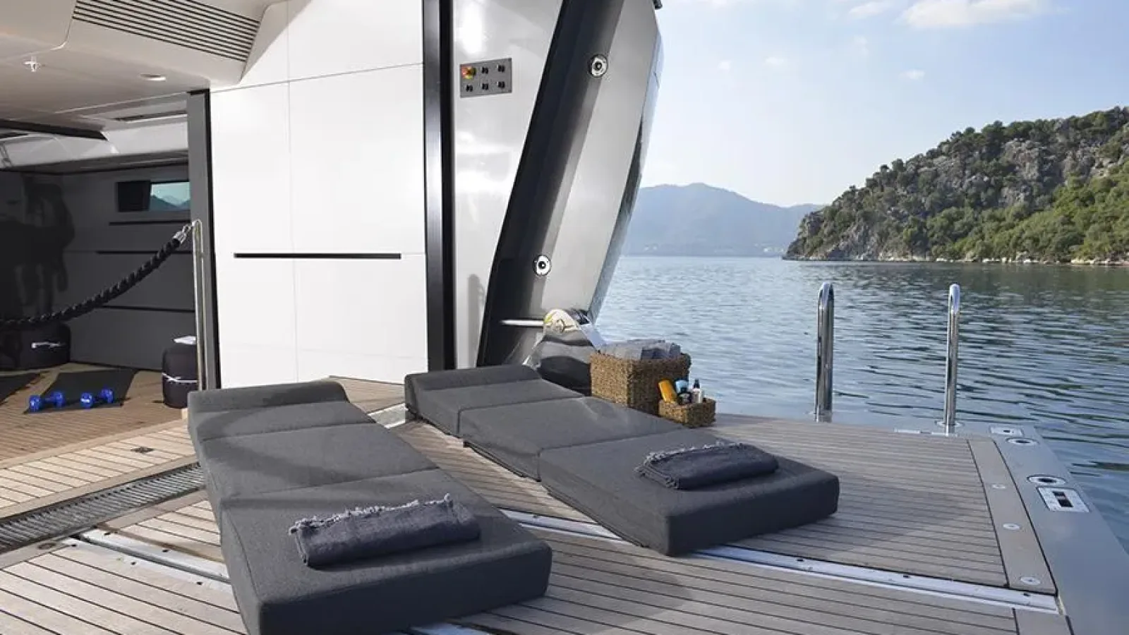 FX38-LCRiviera_Conciergerie_de_Luxe-Yacht-Location (7)