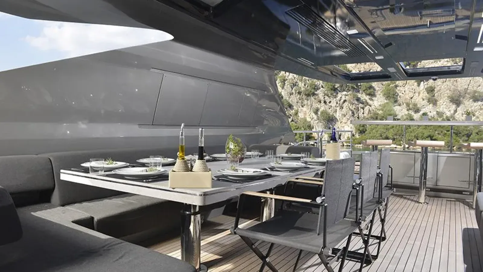 FX38-LCRiviera_Conciergerie_de_Luxe-Yacht-Location (8)