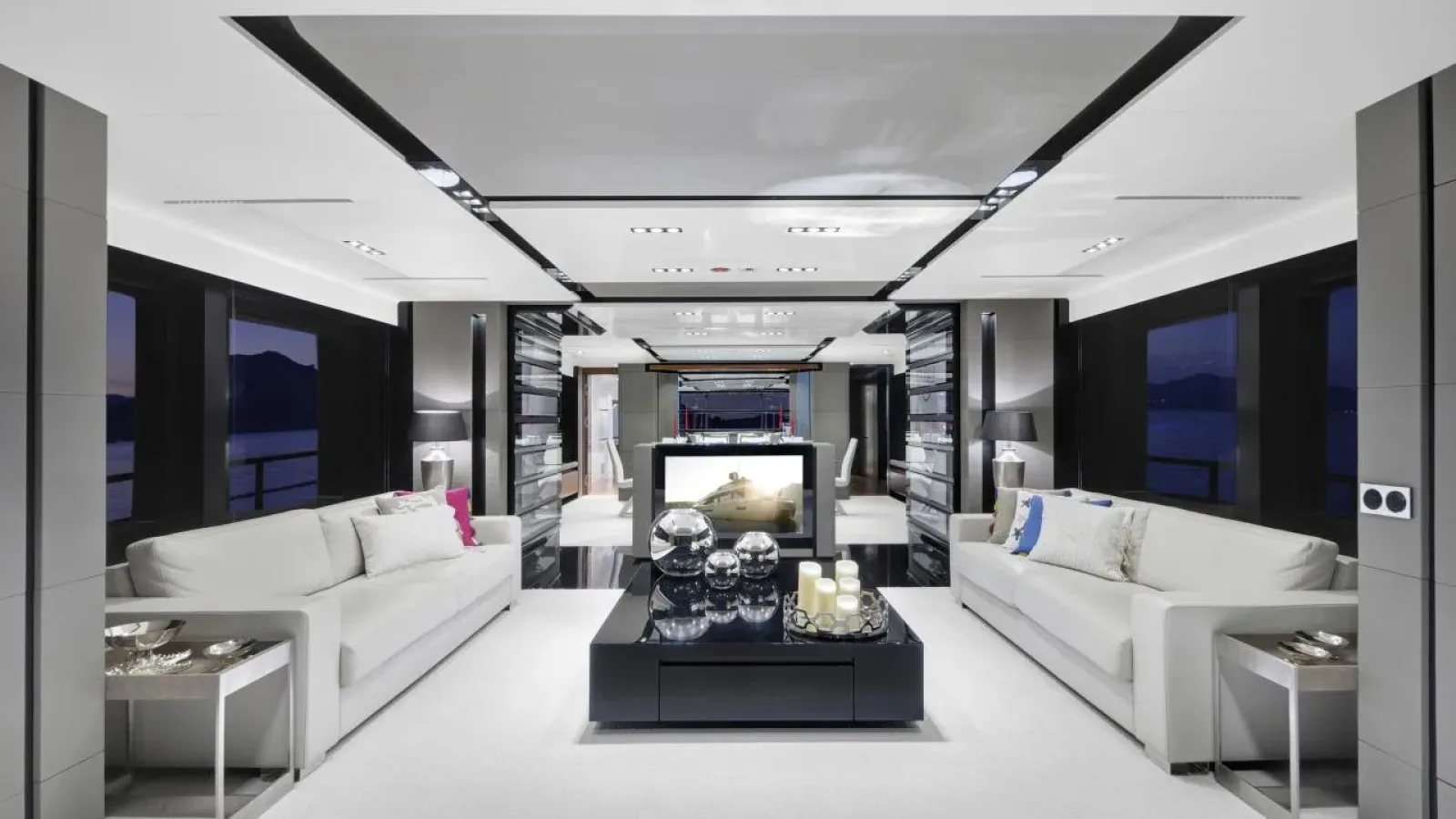 FX38-LCRiviera_Conciergerie_de_Luxe-Yacht-Location (9)