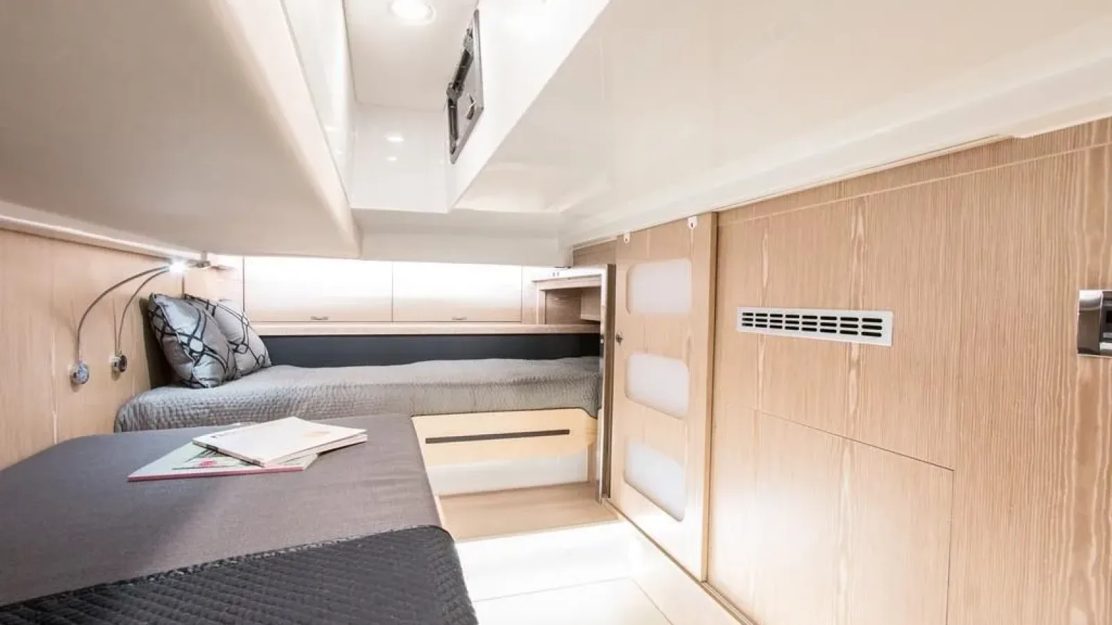 Fjord44-LCRiviera_Conciergerie_de_Luxe-Yacht-Location (3)