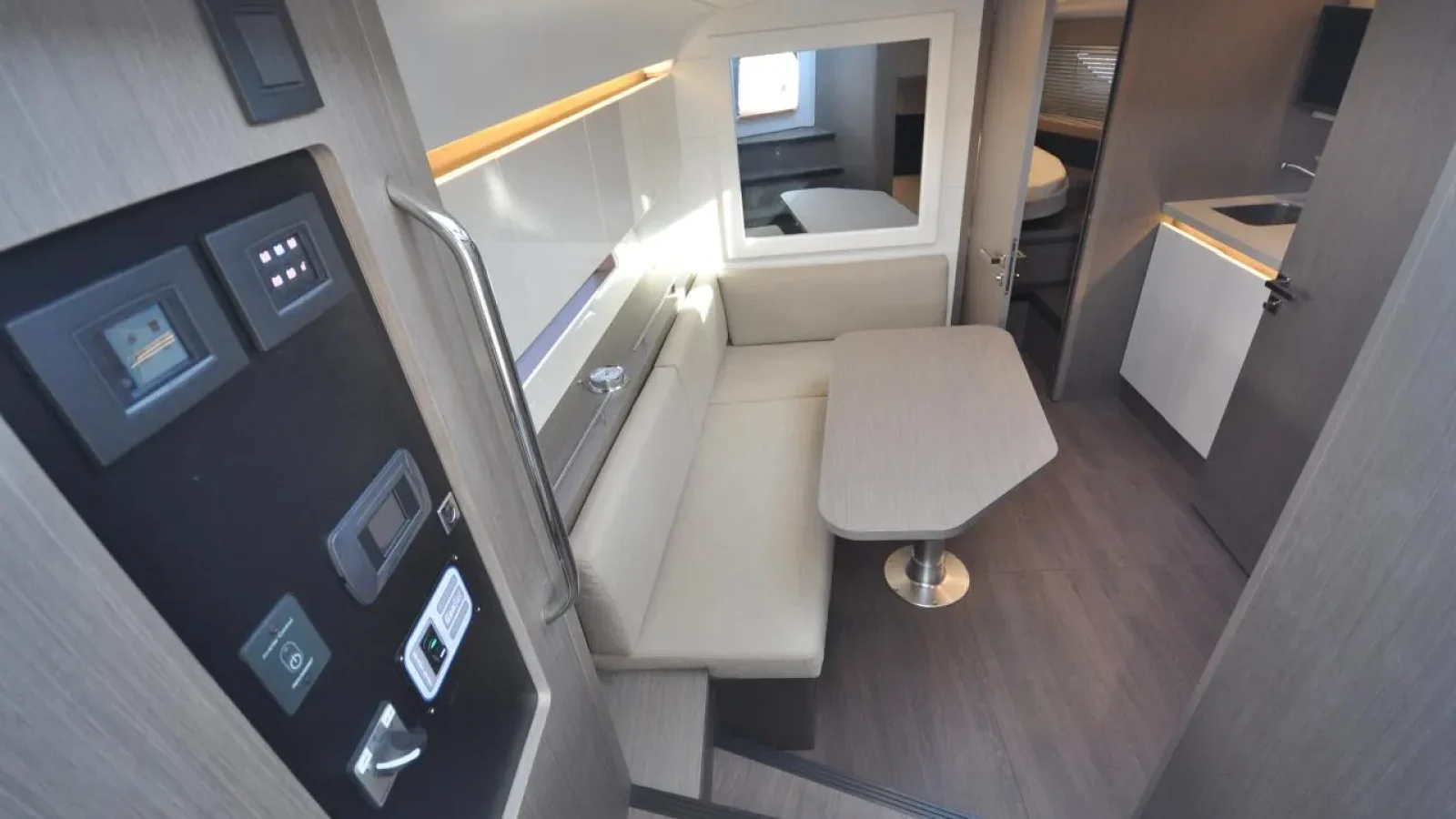 GT41-LCRiviera_Conciergerie_de_Luxe-Yacht-Achat (11)