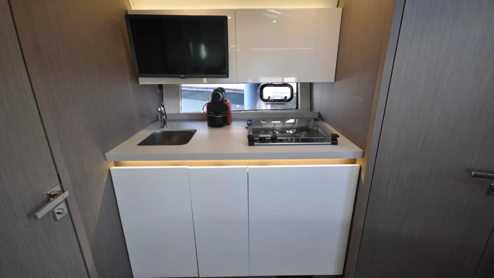 GT41-LCRiviera_Conciergerie_de_Luxe-Yacht-Achat (13)