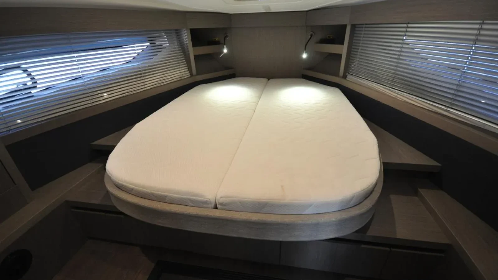 GT41-LCRiviera_Conciergerie_de_Luxe-Yacht-Achat (15)