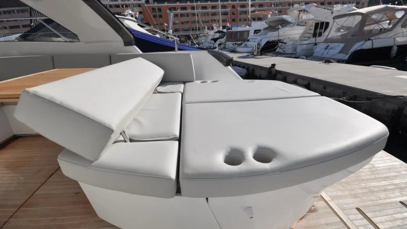 GT41-LCRiviera_Conciergerie_de_Luxe-Yacht-Achat (4)