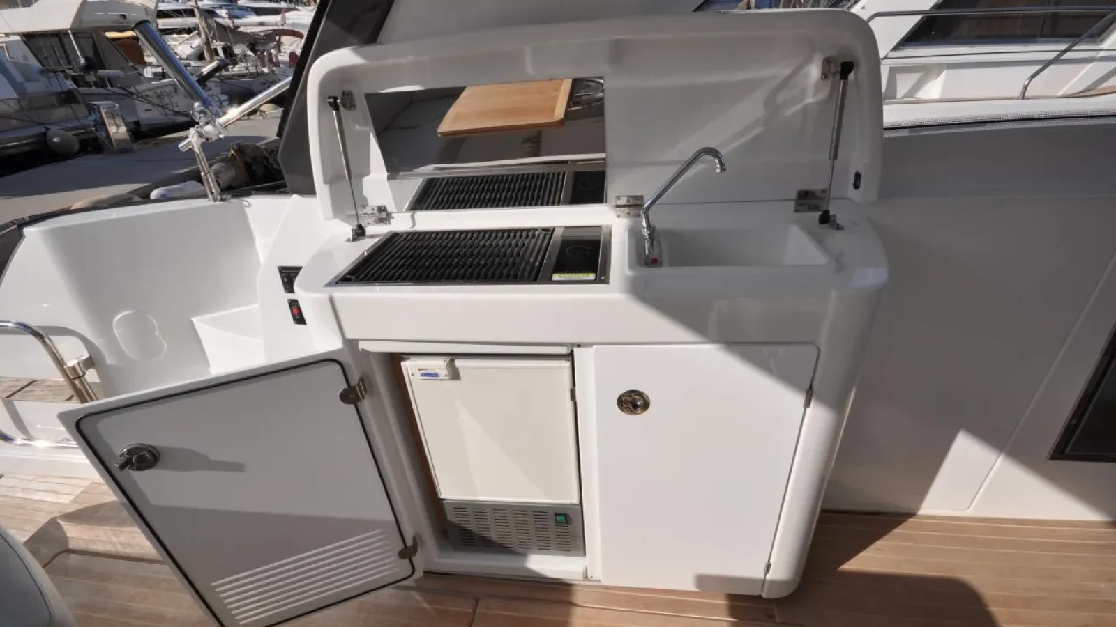 GT41-LCRiviera_Conciergerie_de_Luxe-Yacht-Achat (6)