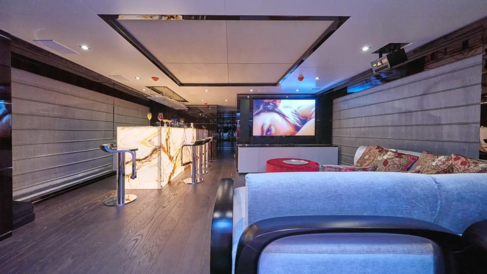 Happy_Me-LCRiviera_Conciergerie_de_Luxe-Yacht-Location (10)
