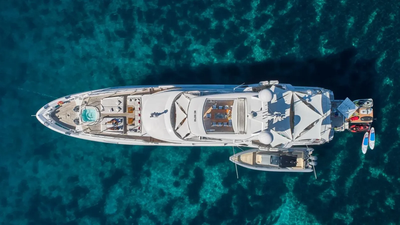 Happy_Me-LCRiviera_Conciergerie_de_Luxe-Yacht-Location (2)