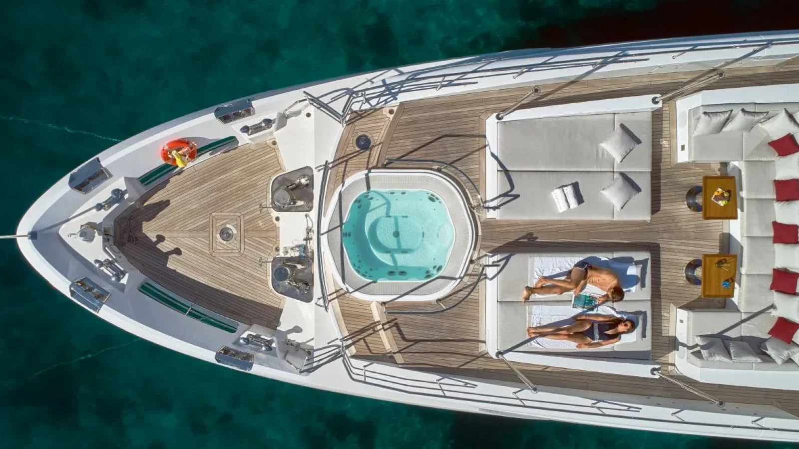 Happy_Me-LCRiviera_Conciergerie_de_Luxe-Yacht-Location (6)