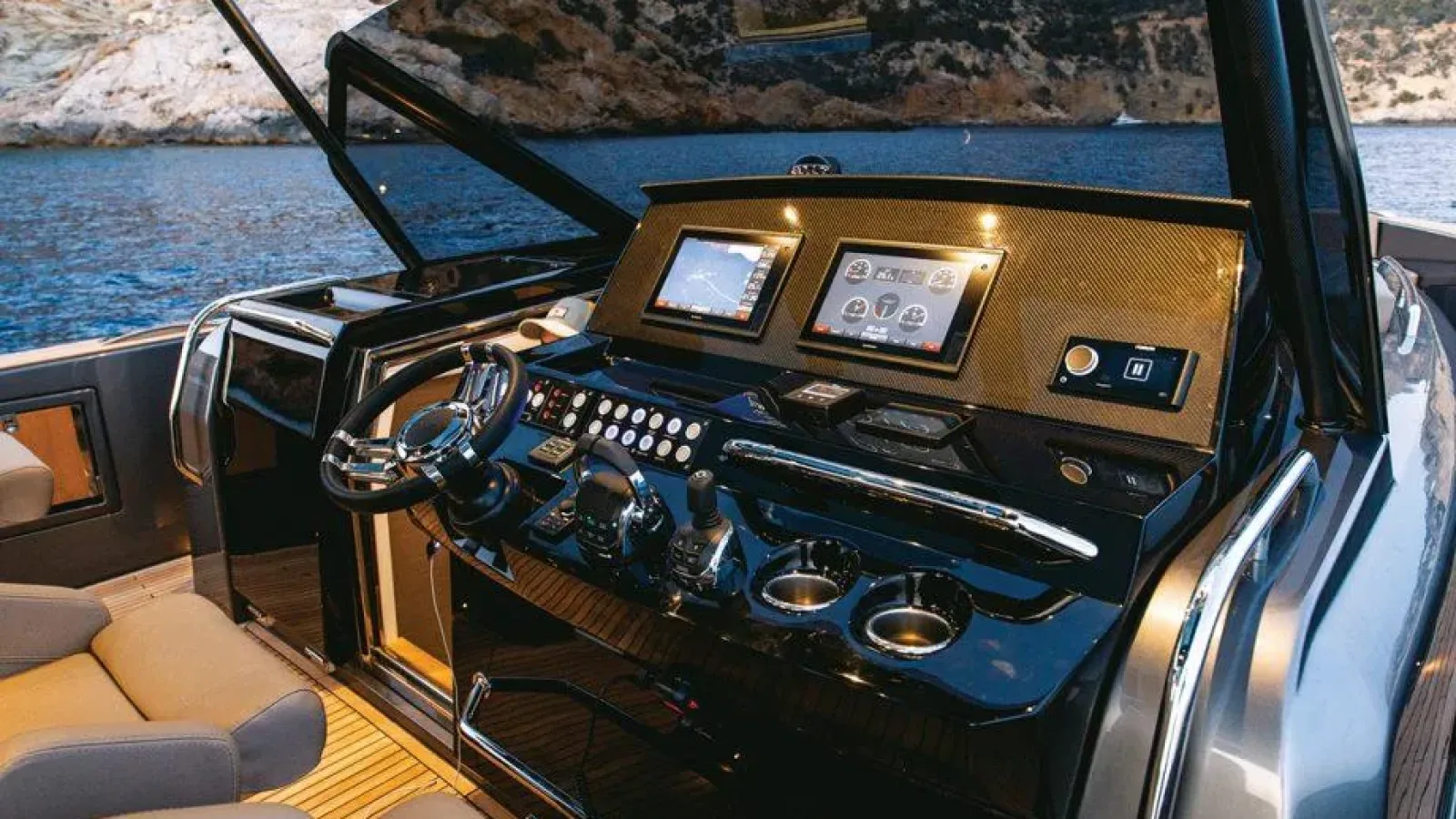 Infinity_Dream-LCRiviera_Conciergerie_de_Luxe-Yacht-Location (2) (1)