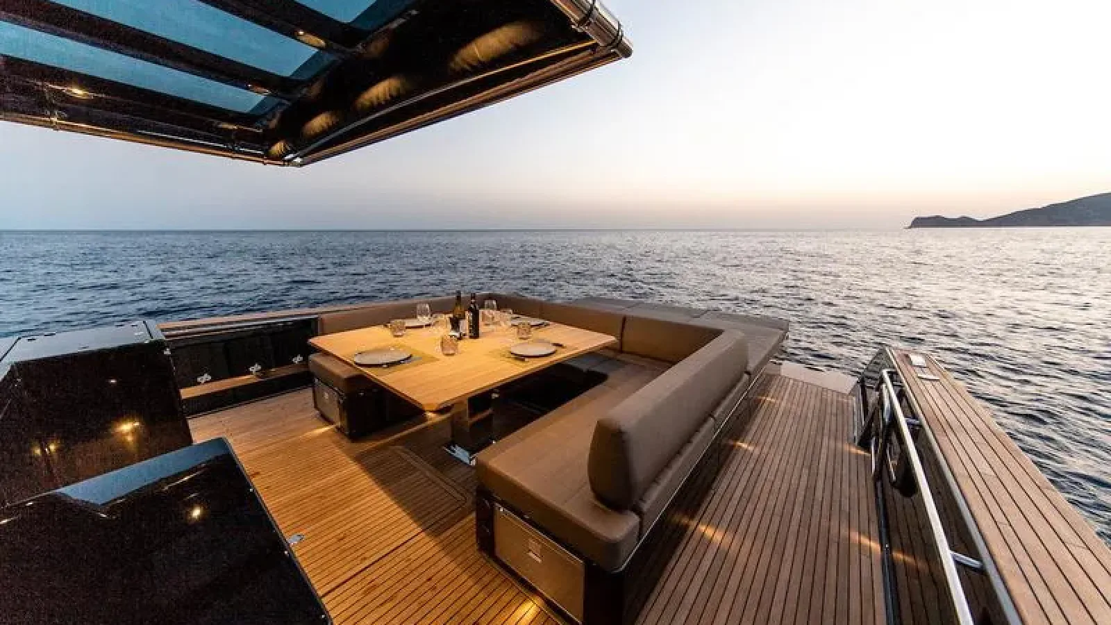 Infinity_Dream-LCRiviera_Conciergerie_de_Luxe-Yacht-Location (4) (1)