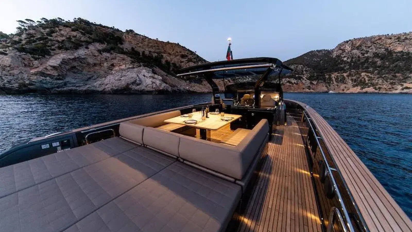 Infinity_Dream-LCRiviera_Conciergerie_de_Luxe-Yacht-Location (6) (1)