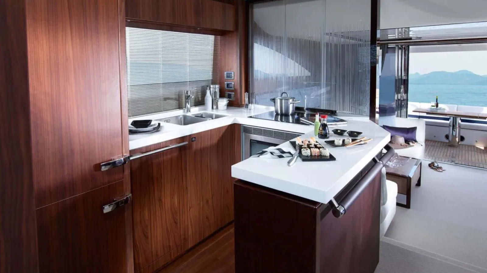 JTM999-LCRiviera_Conciergerie_de_Luxe-Yacht-Location (1)