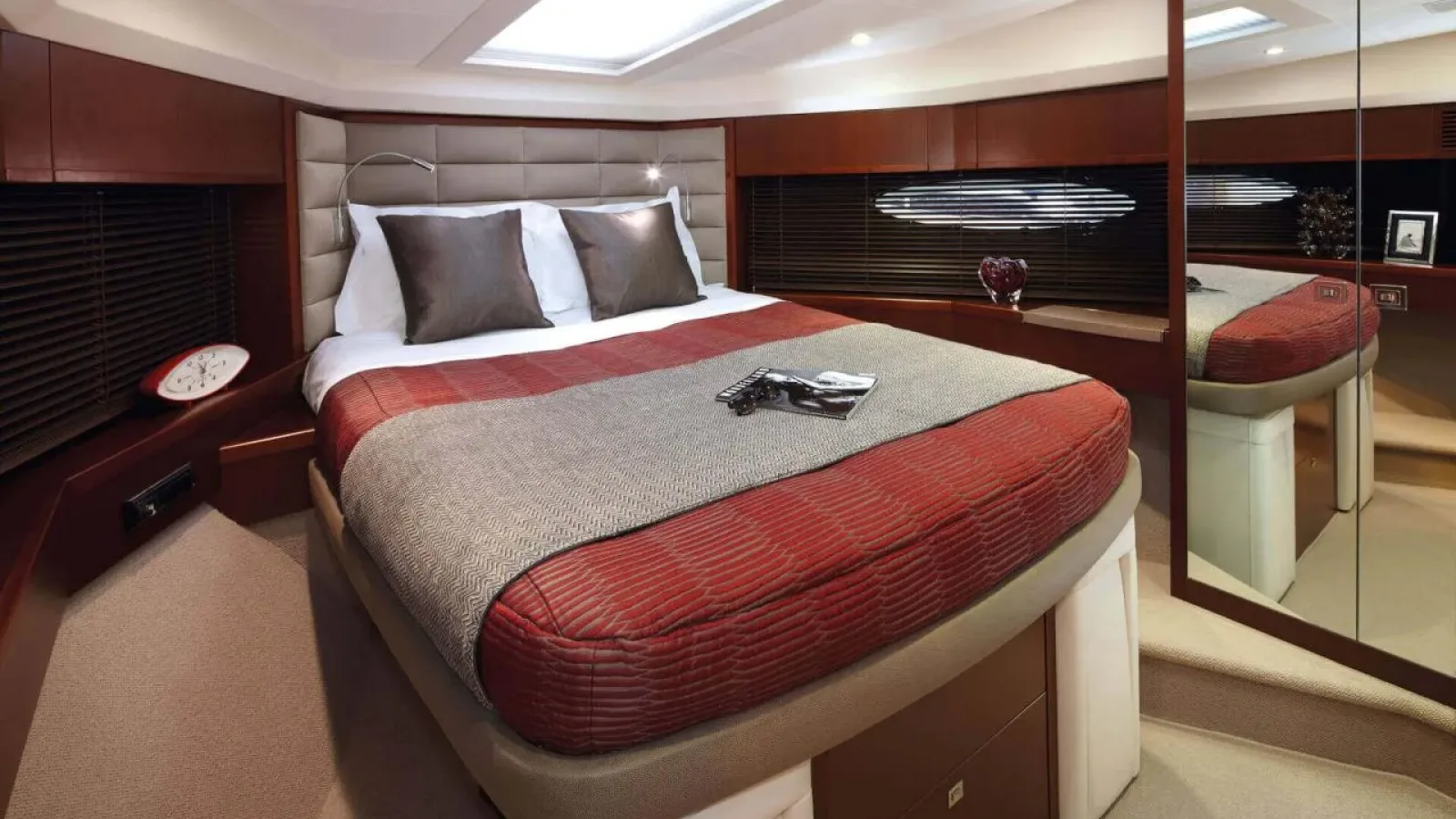 JTM999-LCRiviera_Conciergerie_de_Luxe-Yacht-Location (2)