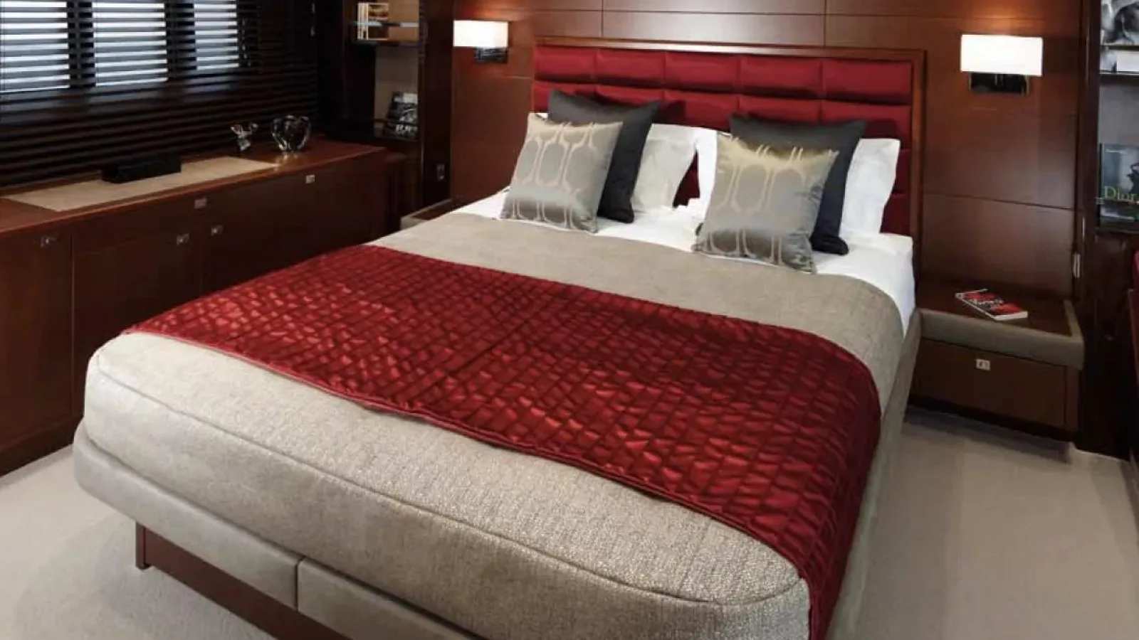 JTM999-LCRiviera_Conciergerie_de_Luxe-Yacht-Location (2)