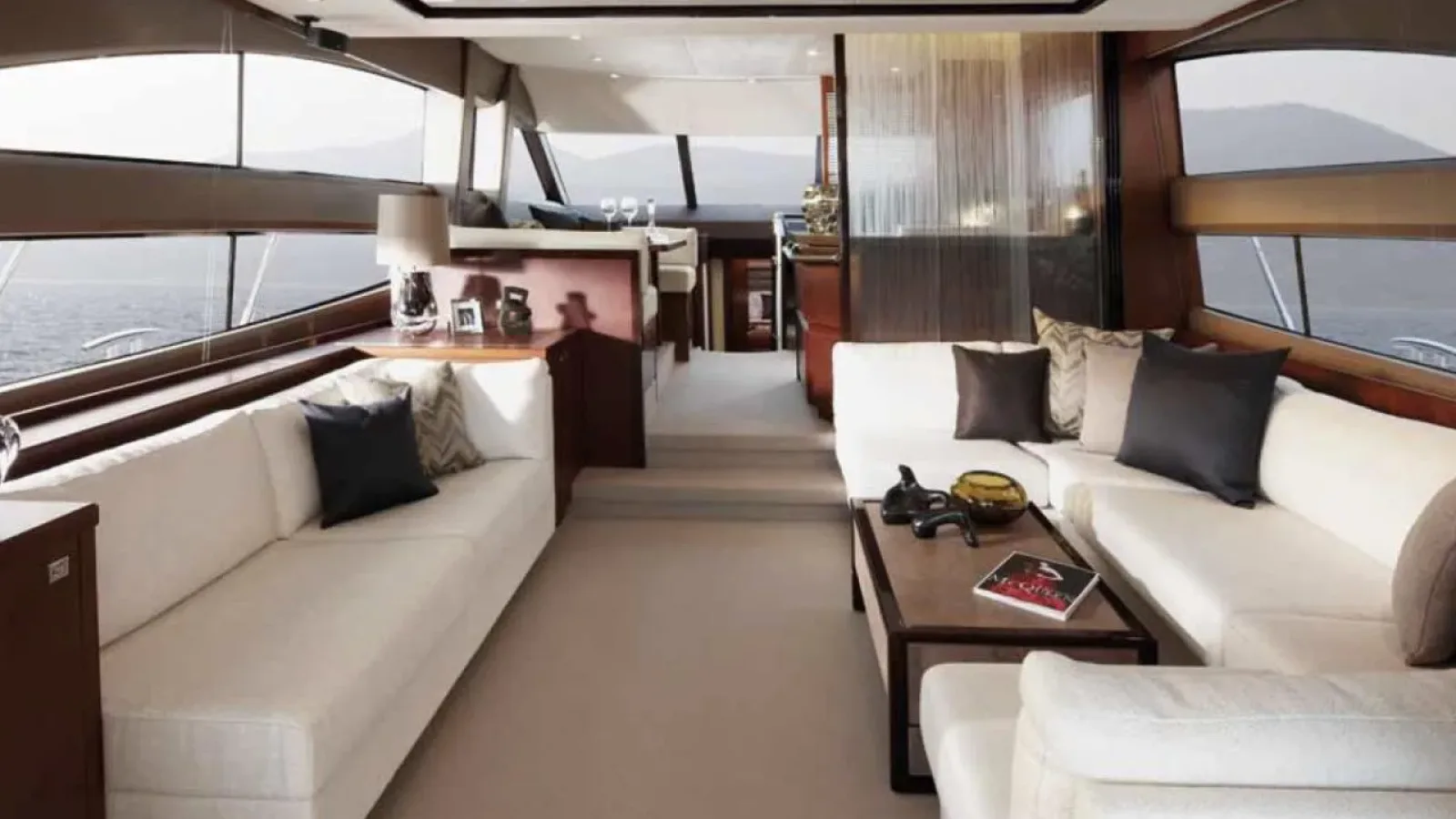 JTM999-LCRiviera_Conciergerie_de_Luxe-Yacht-Location (3)