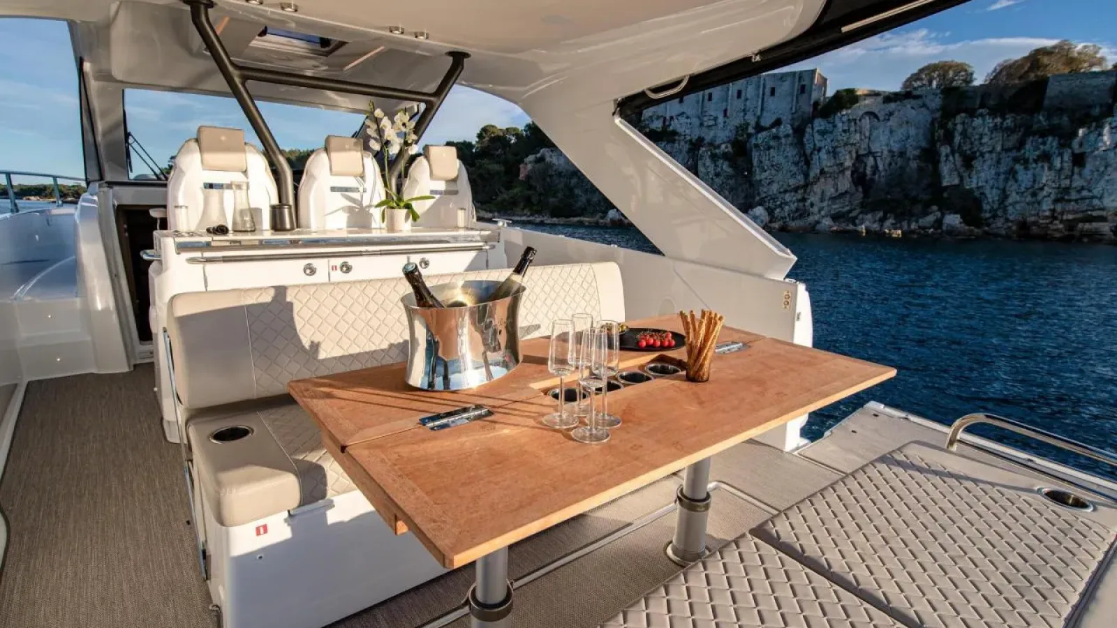 Jeavalsebrune-LCRiviera_Conciergerie_de_Luxe-Yacht-Location (12)