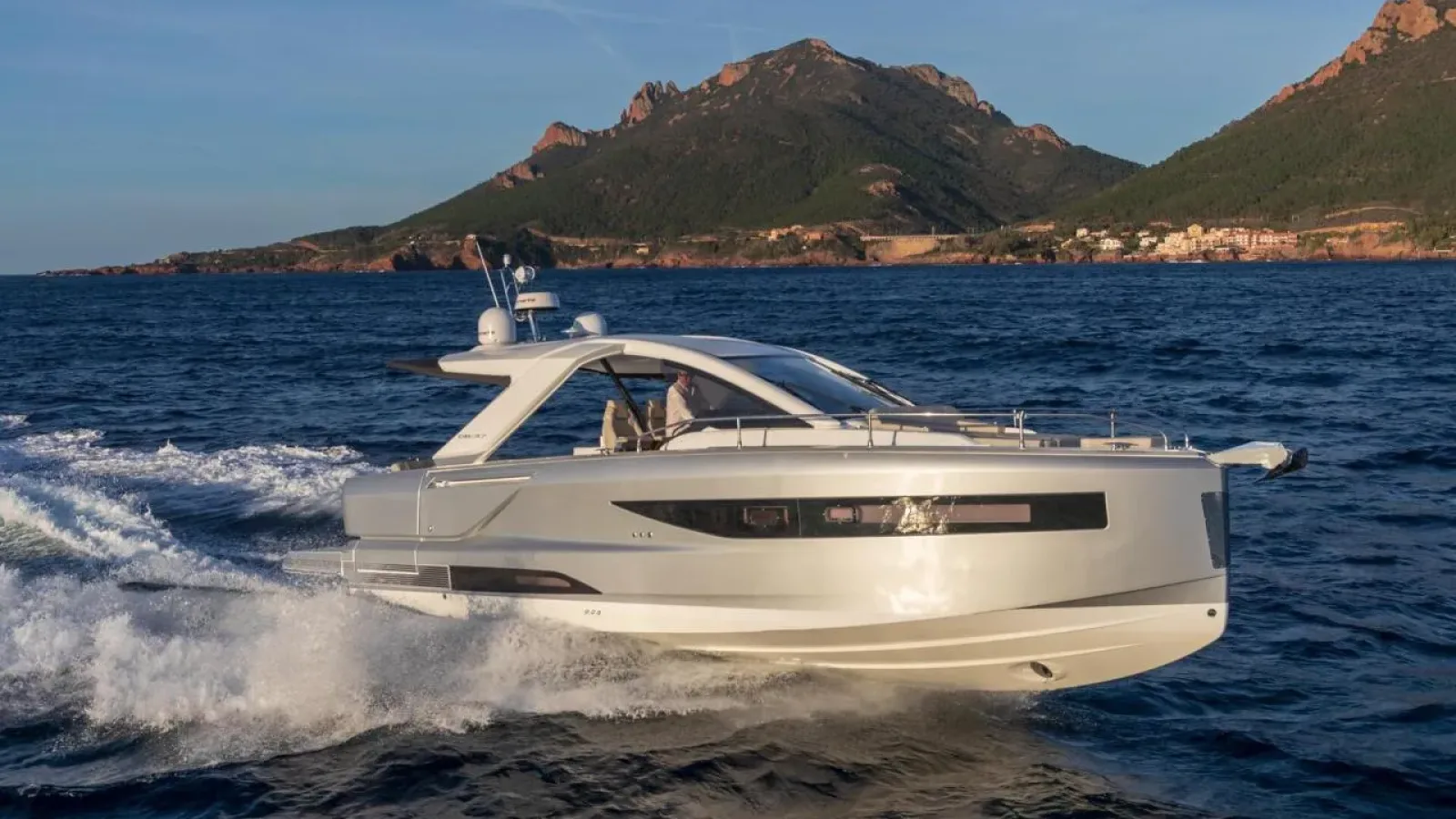 Jeavalsebrune-LCRiviera_Conciergerie_de_Luxe-Yacht-Location (13)