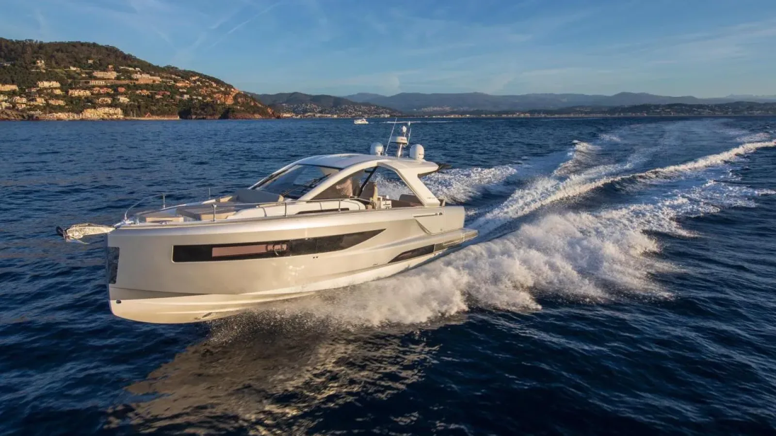 Jeavalsebrune-LCRiviera_Conciergerie_de_Luxe-Yacht-Location (4)