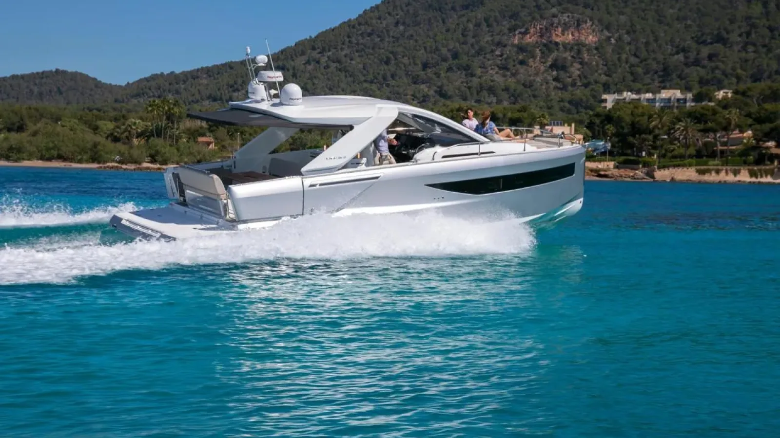 Jeavalsebrune-LCRiviera_Conciergerie_de_Luxe-Yacht-Location (5)