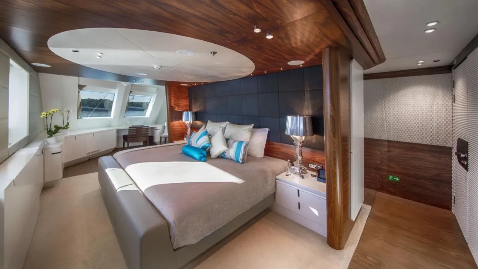 Katina-LCRiviera_Conciergerie_de_Luxe-Yacht-Location (16)