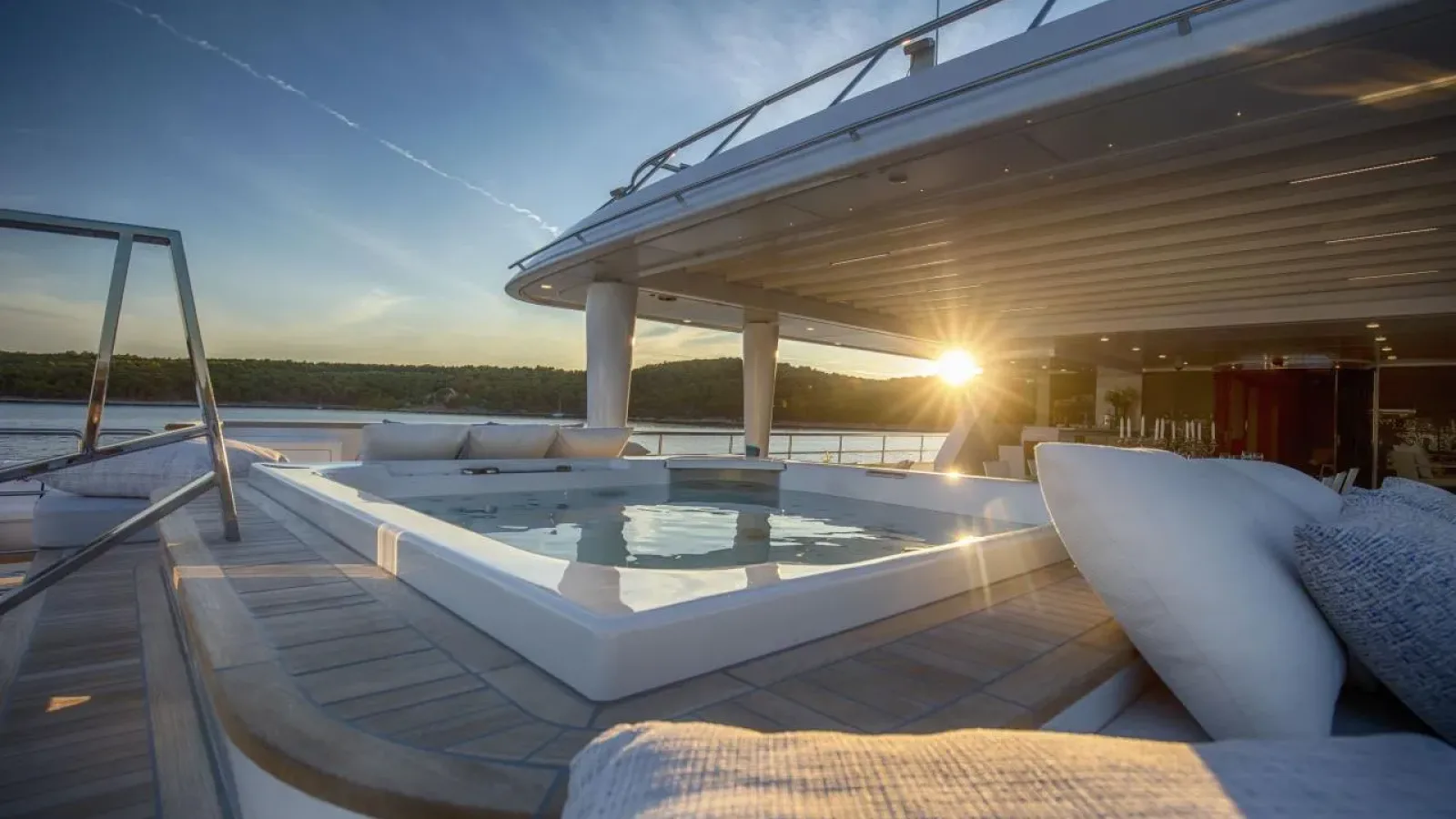 Katina-LCRiviera_Conciergerie_de_Luxe-Yacht-Location (9)
