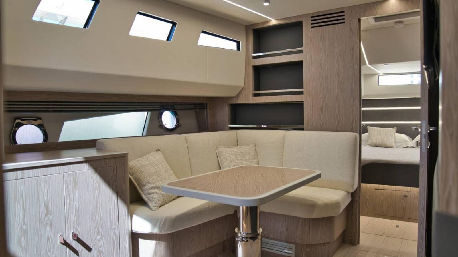 LCRiviera_Conciergerie_de_Luxe-Yacht-Achat-Cayman540WA (10)