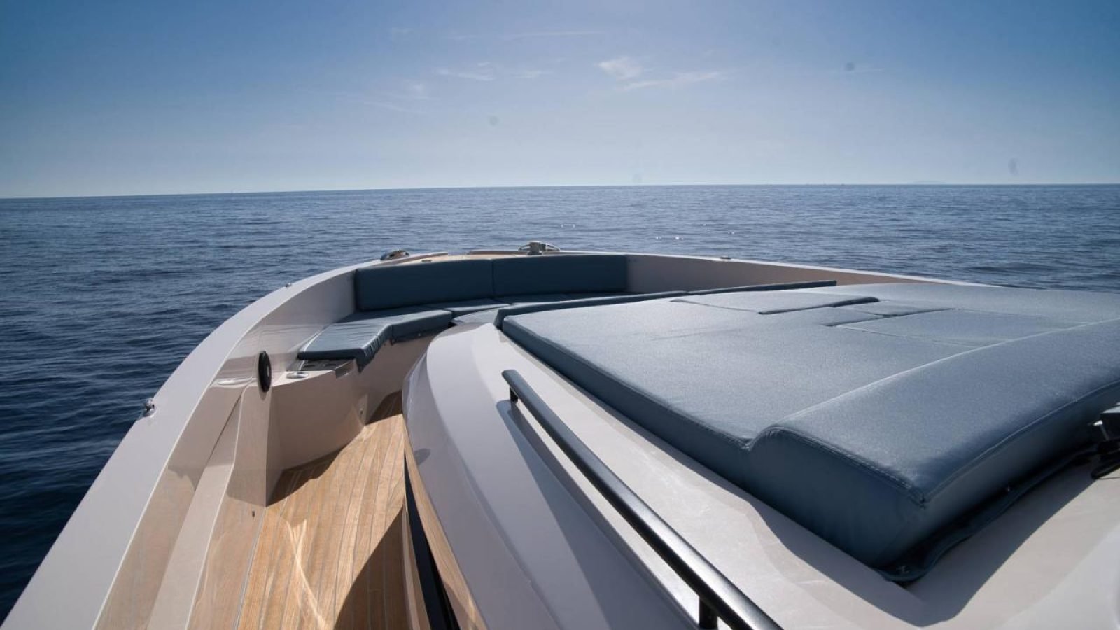 LCRiviera_Conciergerie_de_Luxe-Yacht-Achat-Cayman540WA (5)